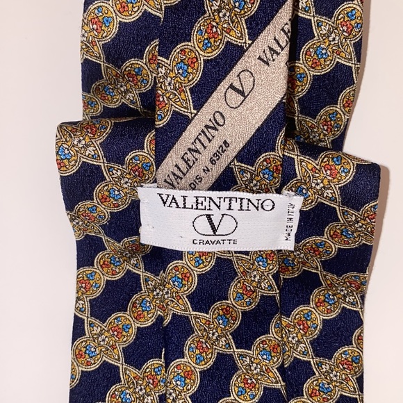 Valentino 100% Silk Cravat Tie - Picture 2 of 5